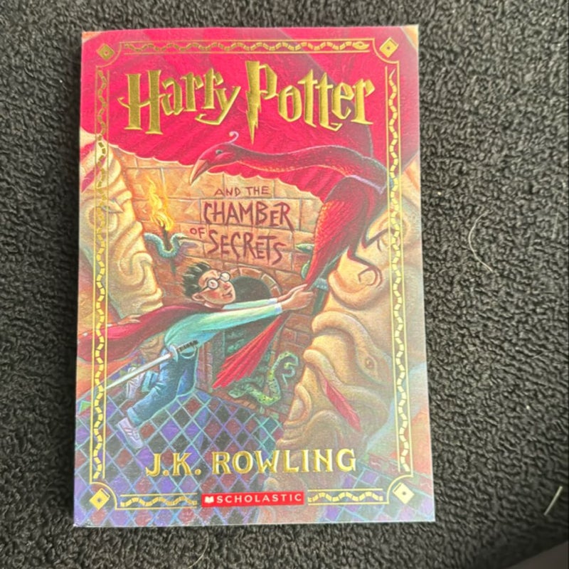 Harry Potter and the Chamber of Secrets (Harry Potter, Book 2)