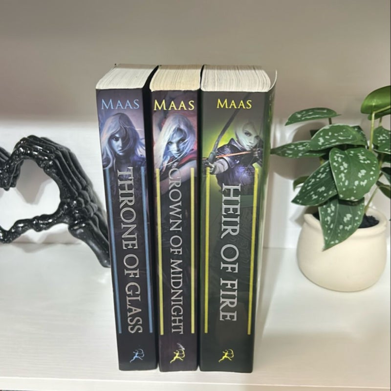 Oop Throne of glass, Crown of midnight, and Heir of Fire set