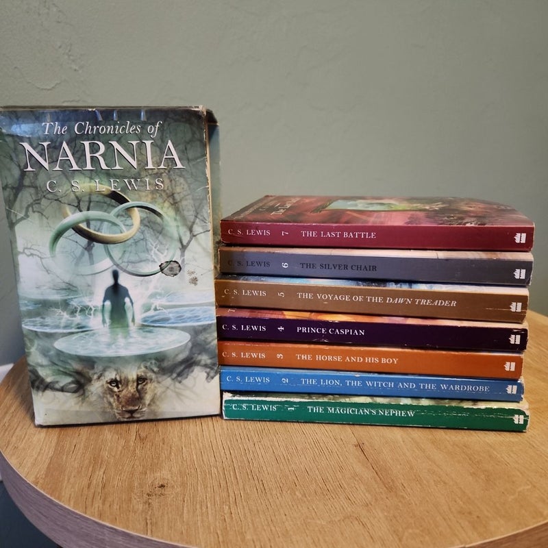 The Chronicles of Narnia Rack Paperback 7-Book Box Set