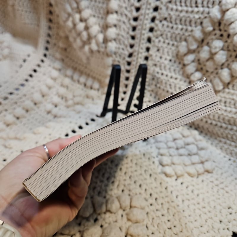 Hellboy Omnibus Volume 2: Strange Places