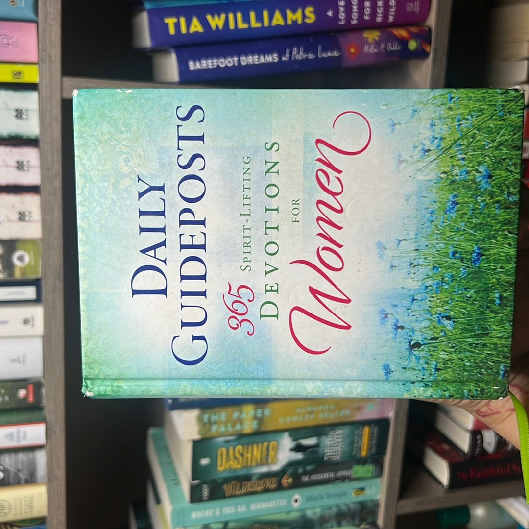 Daily Guideposts 365 Spirit-Lifting Devotions for Women