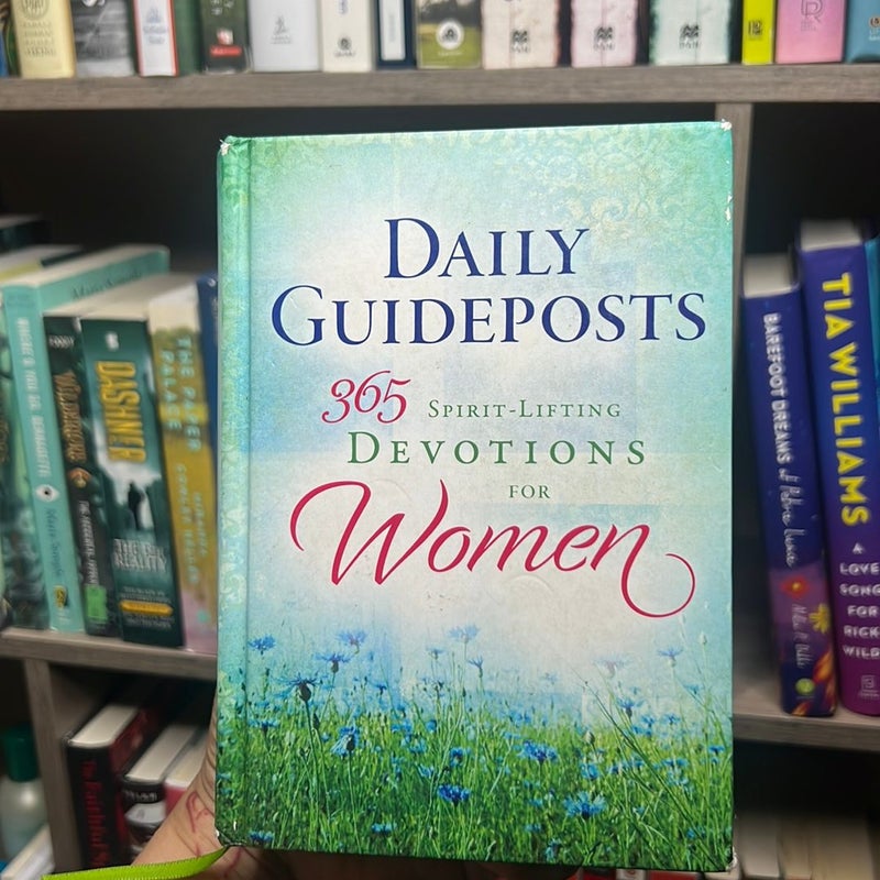 Daily Guideposts 365 Spirit-Lifting Devotions for Women