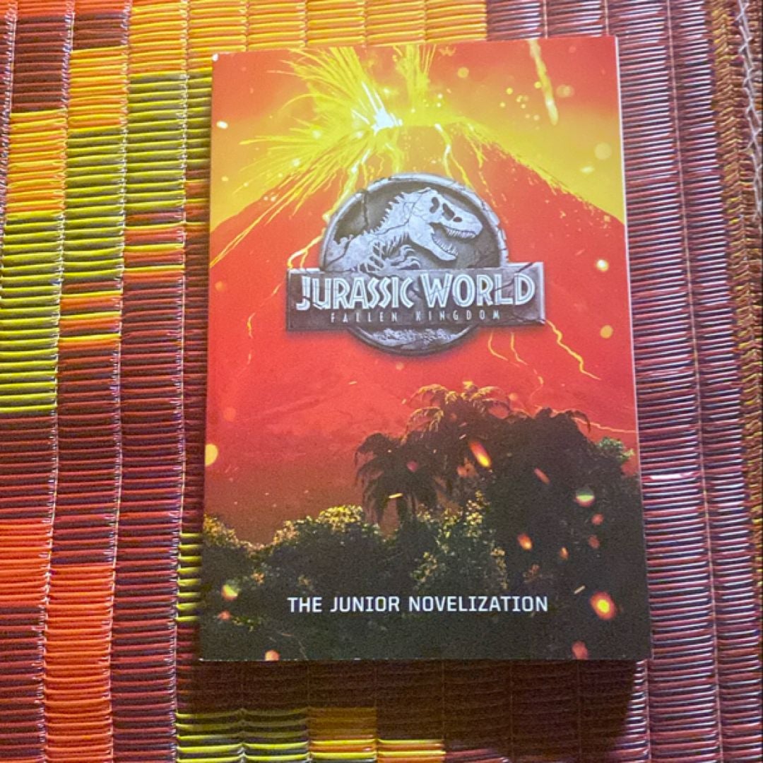 Jurassic World: Fallen Kingdom: the Junior Novelization (Jurassic World: Fallen Kingdom)