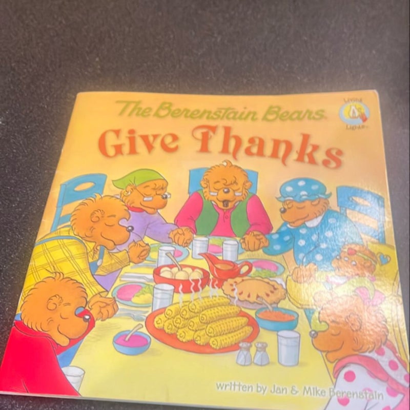 The Berenstain Bears Give Thanks