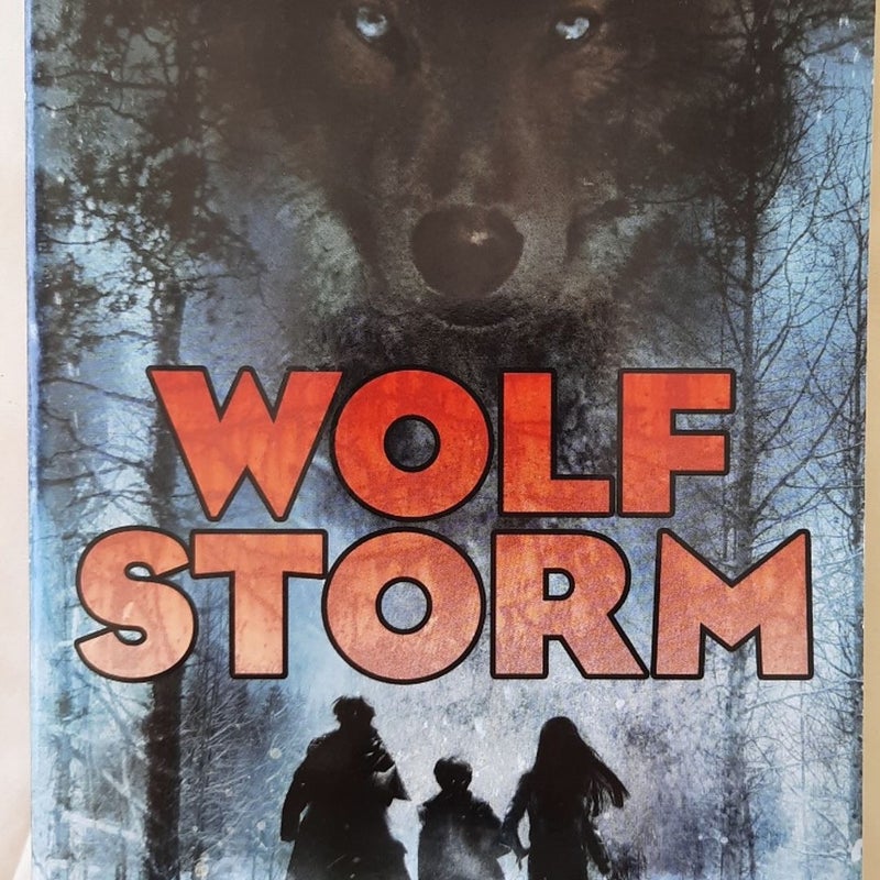 Wolf Storm  2011, Pbk, 275 pgs