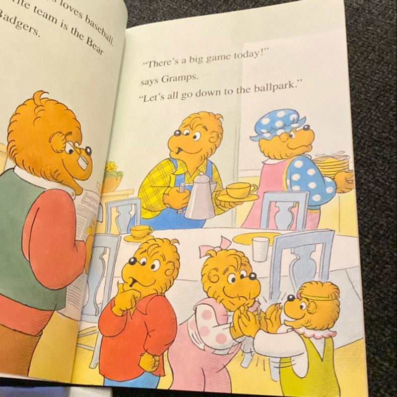 The Berenstain Bears: We Love Baseball!