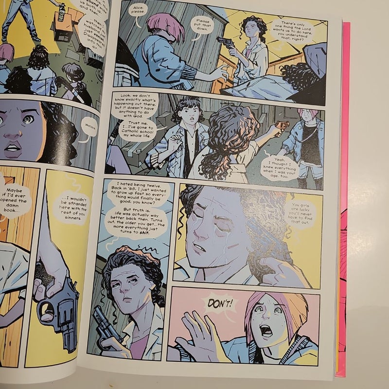 Paper Girls Deluxe Edition Volume 1