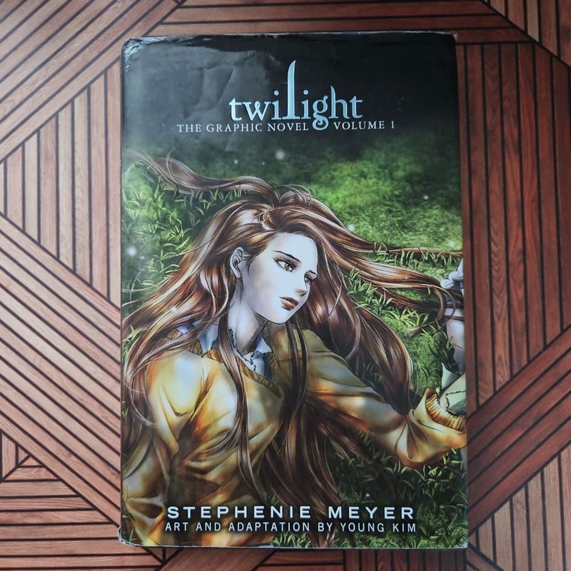 Twilight: the Graphic Novel, Vol. 1