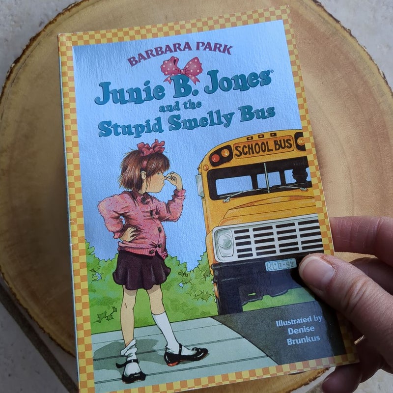 洋書 junie b jones Amazon.com: Junie B. Jones and the Stupid Smelly Bus (Junie