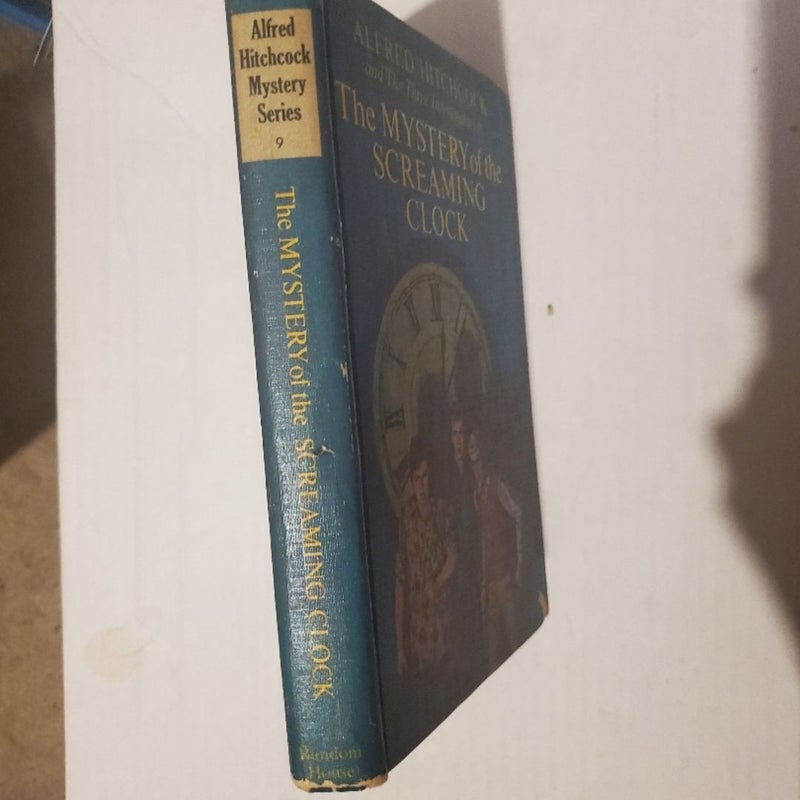 Alfred Hitchcock and the three investigators in the mystery of the screming clock