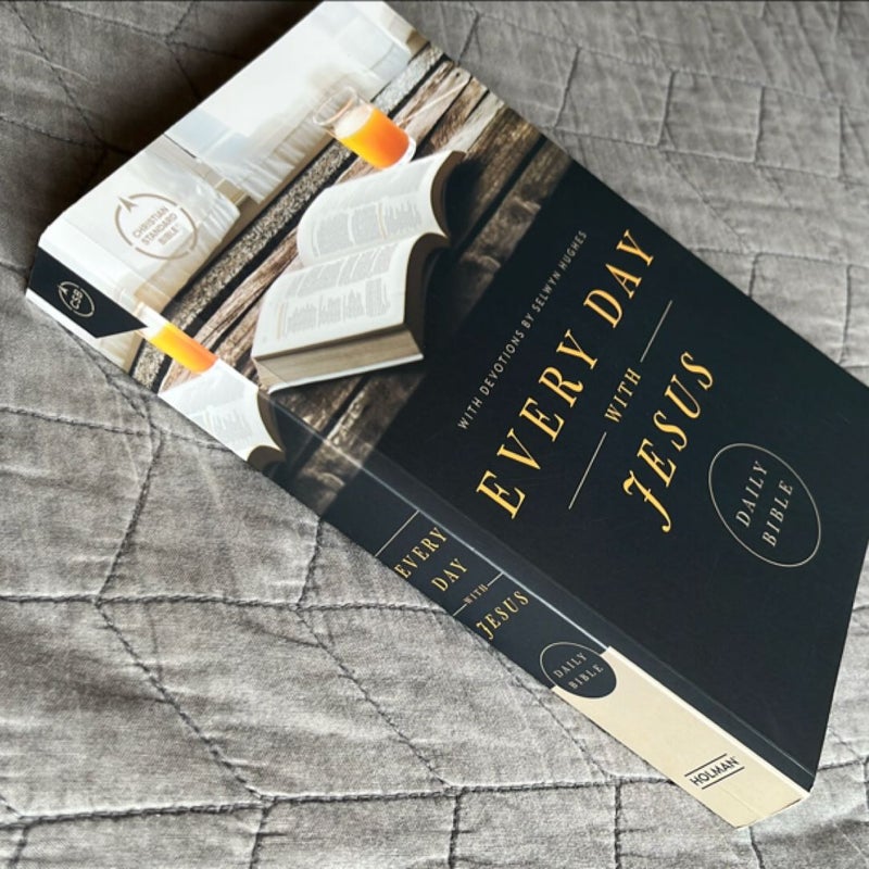 CSB Every Day with Jesus Daily Bible, Trade Paper Edition