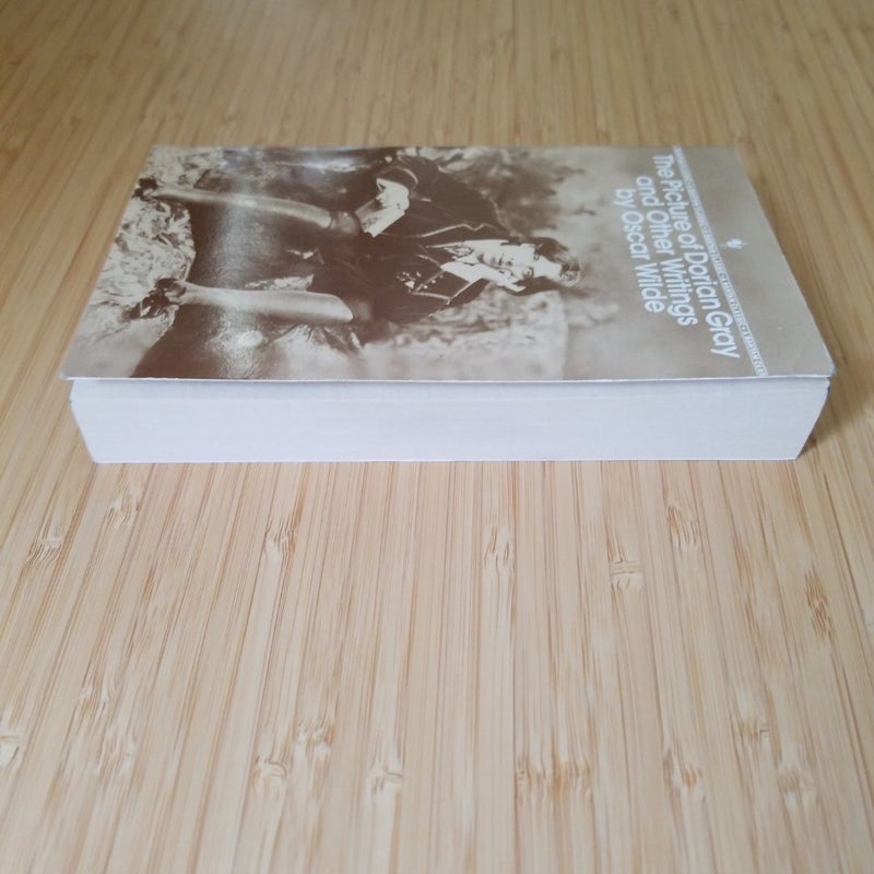 The Picture of Dorian Gray and Other Writings 