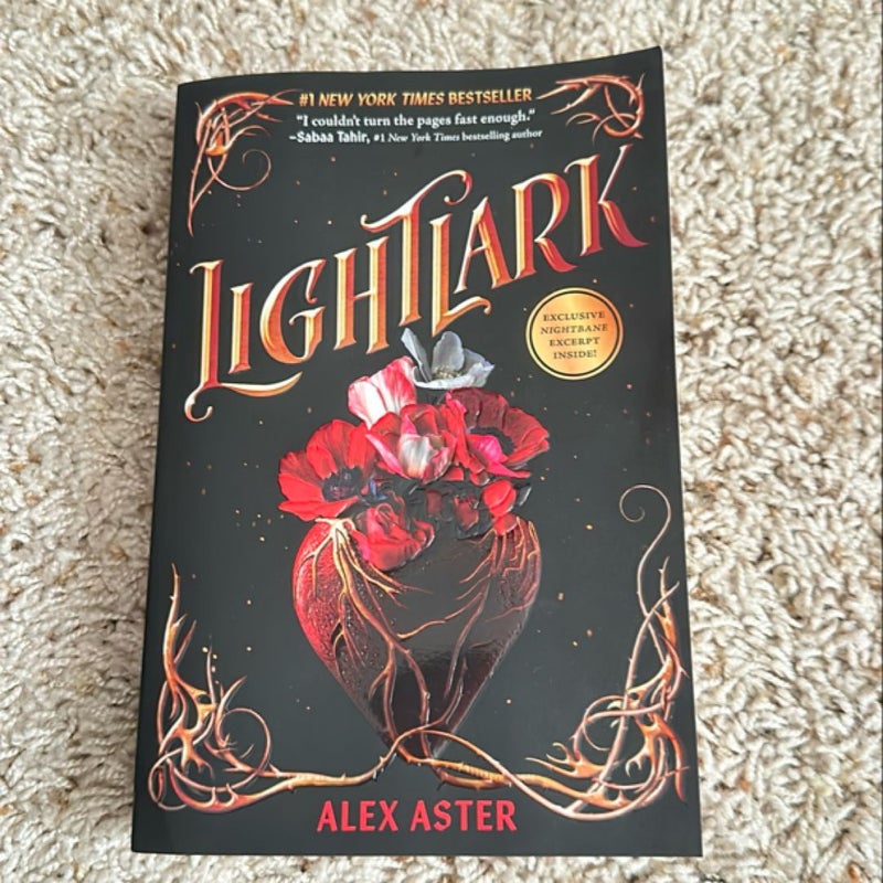 Lightlark (the Lightlark Saga Book 1)