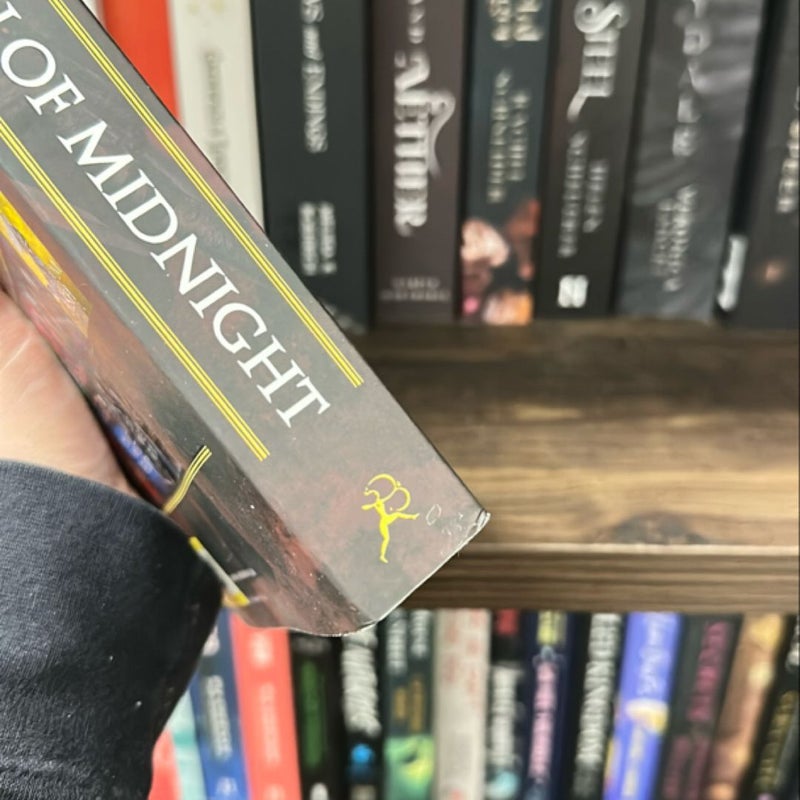 Crown of Midnight by Sarah J Maas OOP