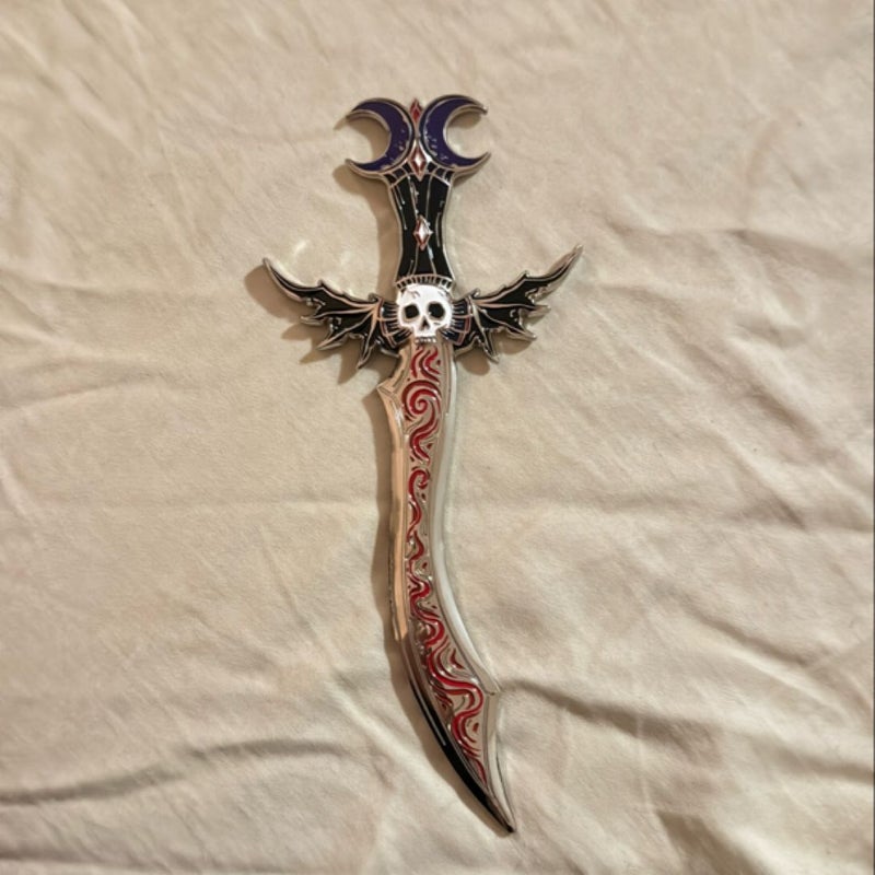 The Serpents and the Wings of Night Oraya sword replica (Illumicrate exclusive)