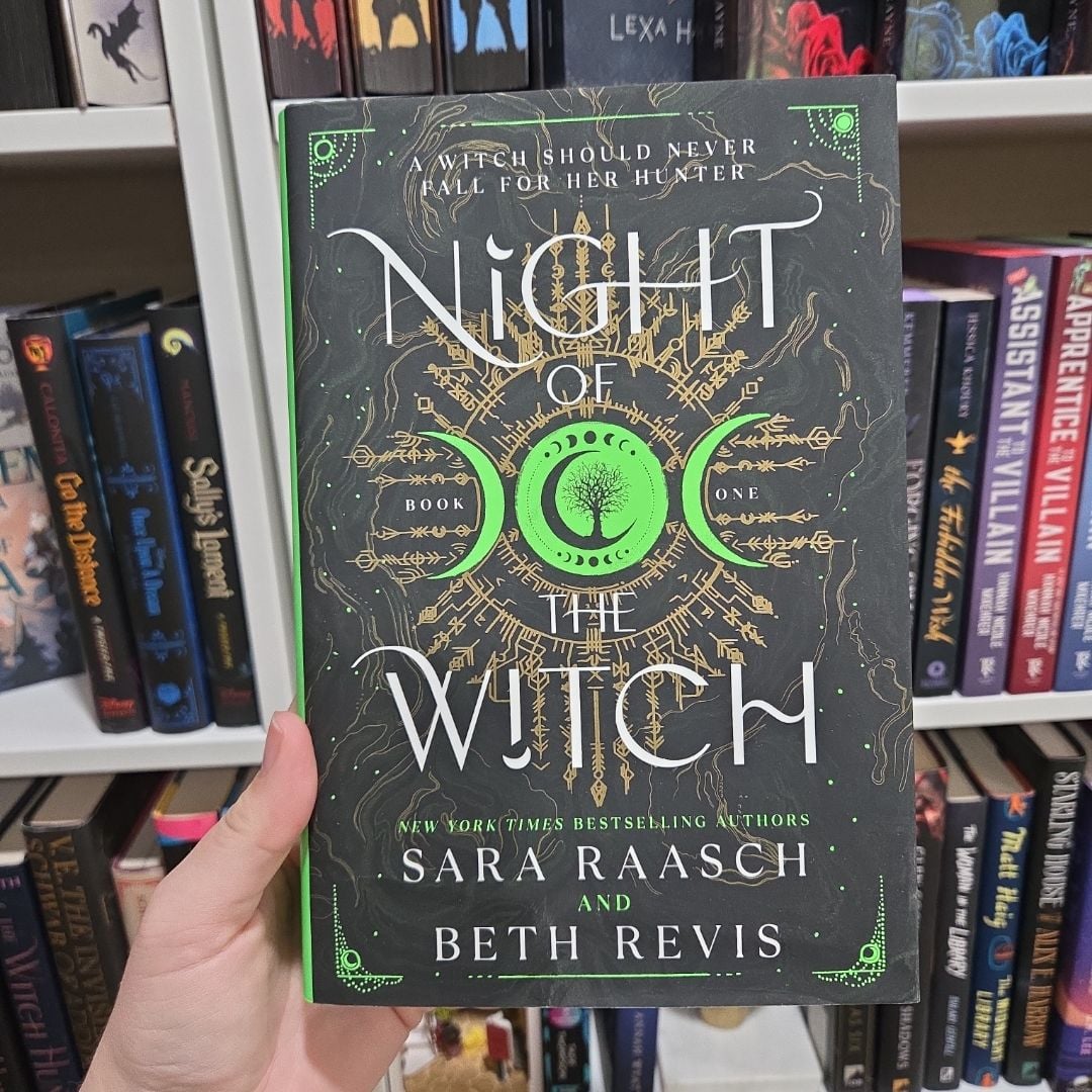 Night of the Witch by Sara Raasch; Beth Revis, Hardcover | Pangobooks