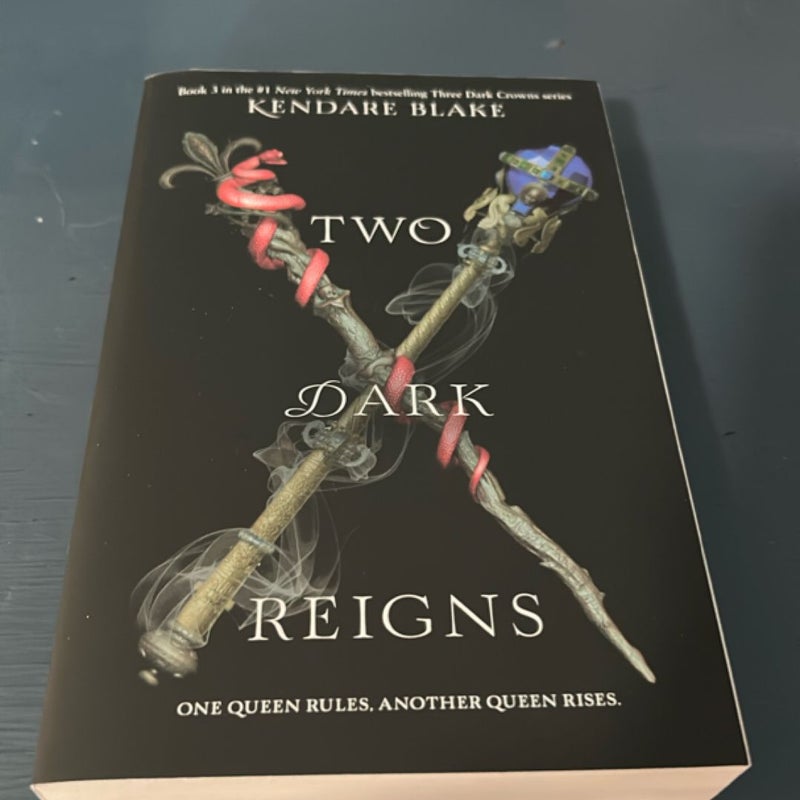 4 book bundle Three Dark Crowns