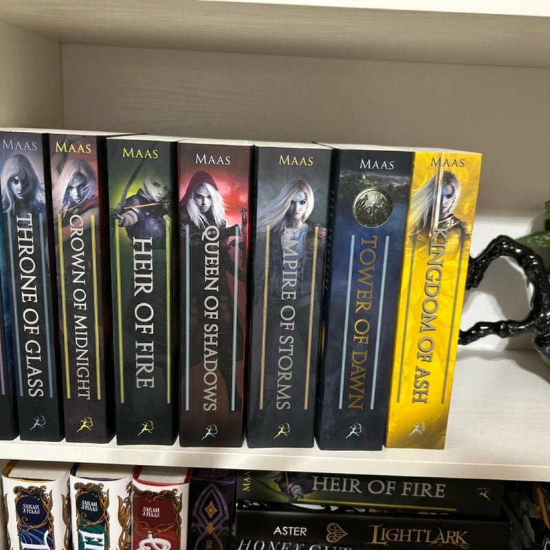 THRONE OF GLASS ORIGINAL PAPERBACK COVERS