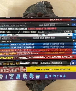 DC Comics Lot/Bundle of (17) Graphic Novels/Trade Paperbacks 