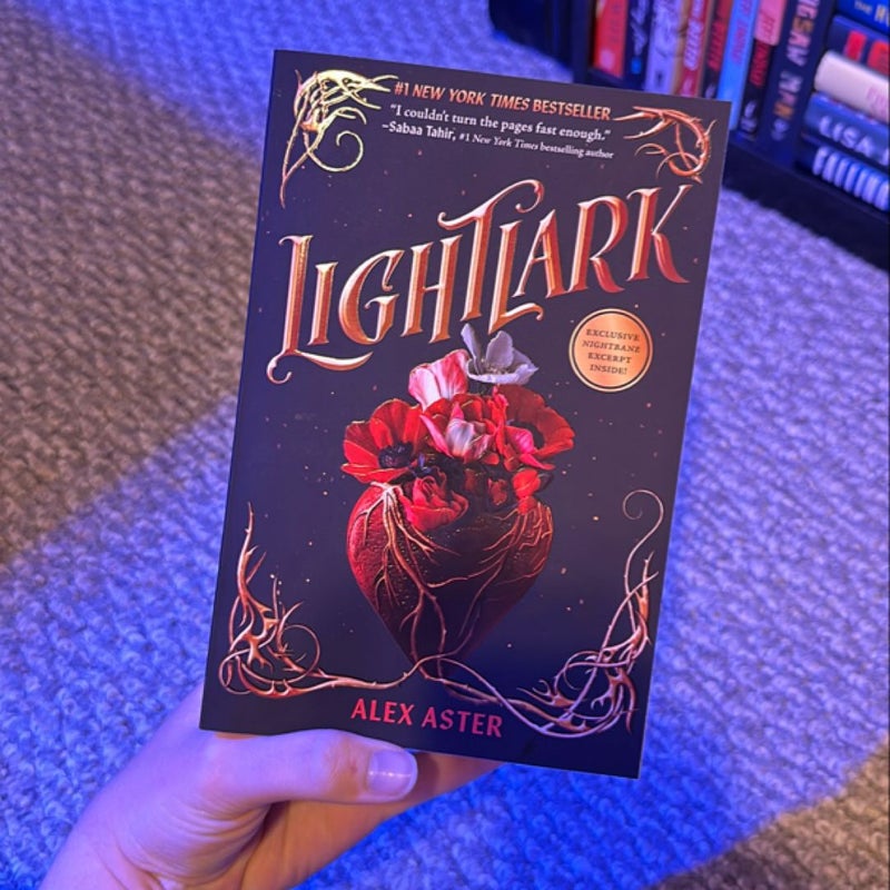 Lightlark (the Lightlark Saga Book 1)