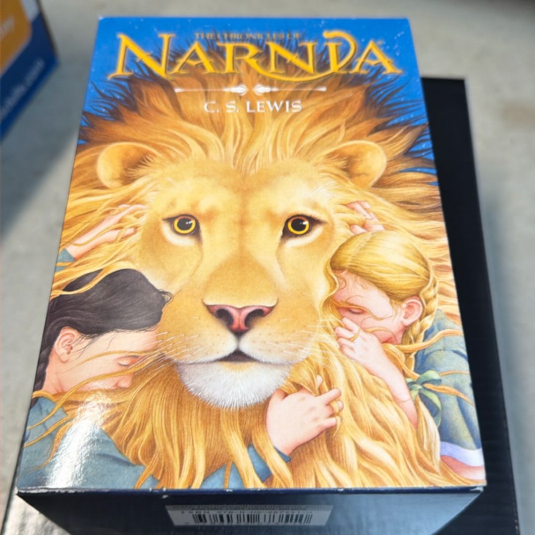 The Chronicles of Narnia 7 Book Set Plus Trivia Book
