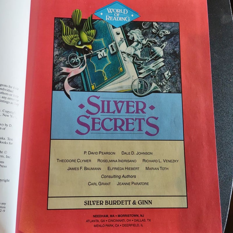 Silver Secrets, Level 10 (World of Reading) Sterling Edition.

Please see pictures!

