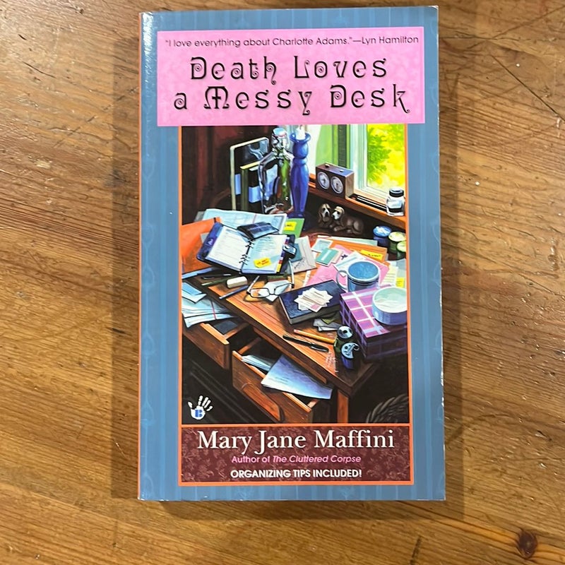 Death Loves a Messy Desk