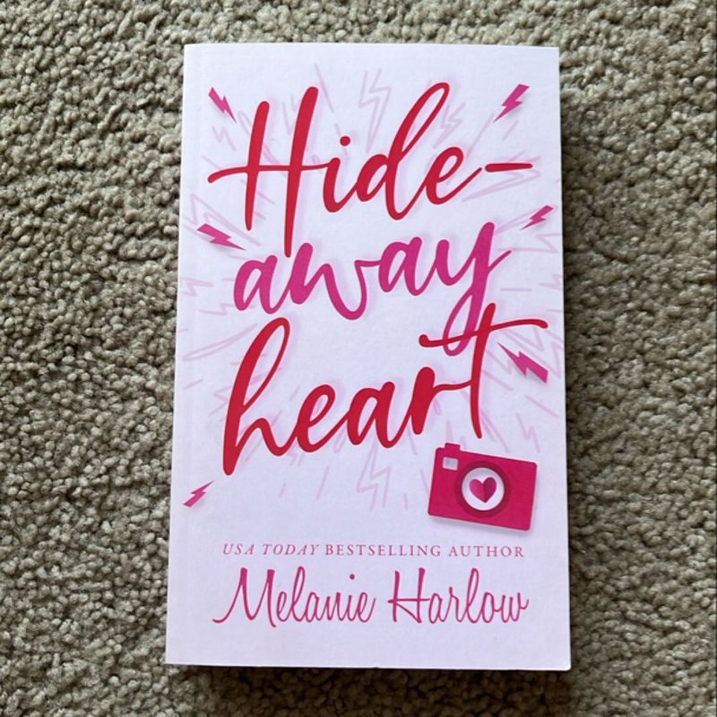 Hideaway Heart (signed) by Melanie Harlow, Paperback Pangobooks