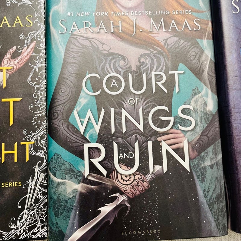A Court of Thorns and Roses Hardcover Set 
