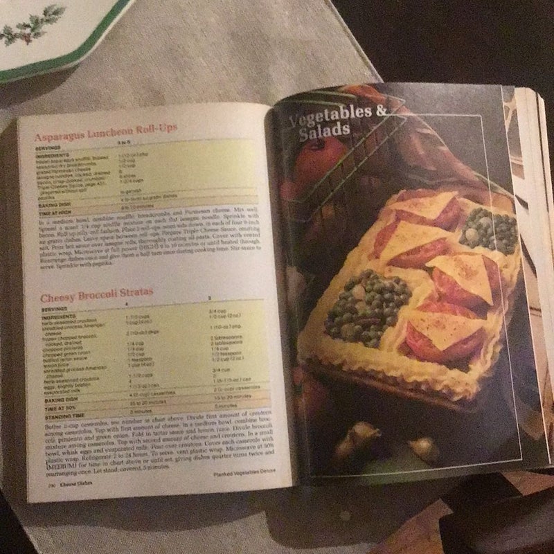 HPBooks Microwave Cookbook