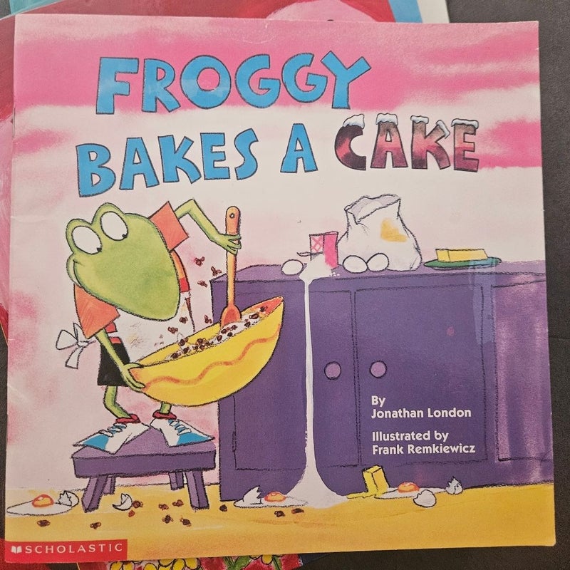 Froggy bakes a cake