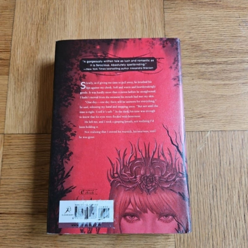 SIGNED FIRST EDITION A Court of Thorns and Roses