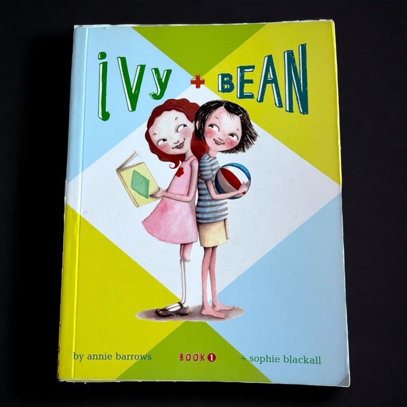 Ivy and Bean - Book 1 (Ivy and Bean Books, Books for Elementary School)