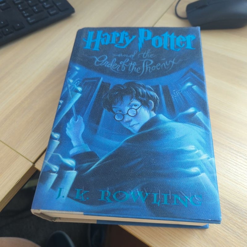 Harry Potter and the Order of the Phoenix (Harry Potter, Book 5)