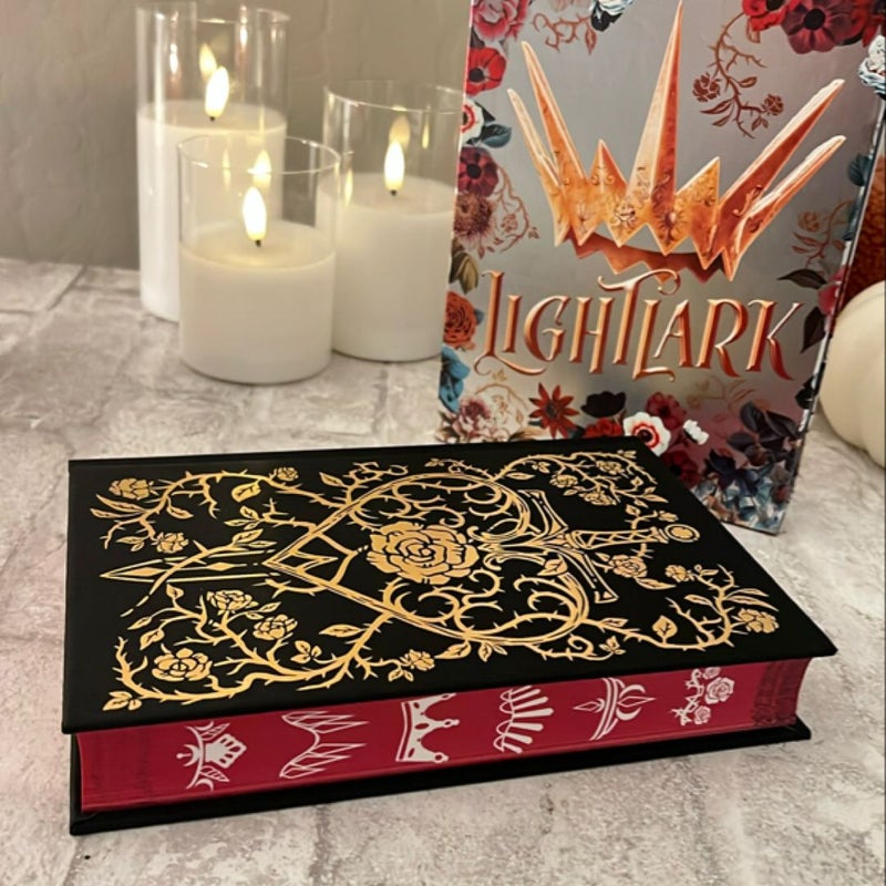Lightlark (the Lightlark Saga Book 1)