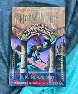 Harry Potter and the Sorcerer's Stone (Harry Potter, Book 1)