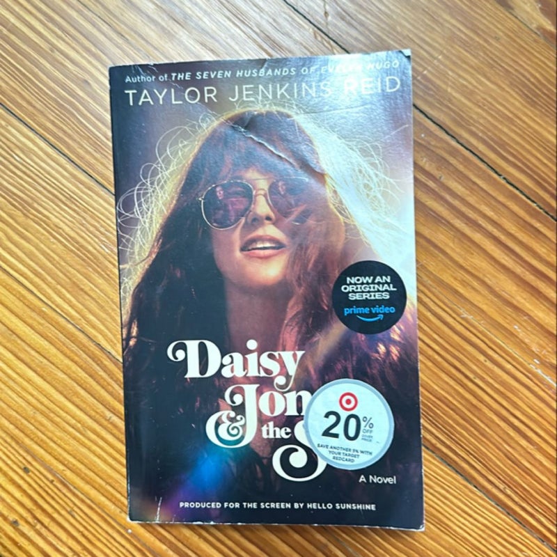 Daisy Jones and the Six (TV Tie-In Edition)