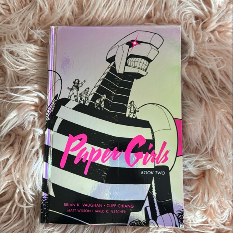 Paper Girls Deluxe Edition Volume 2