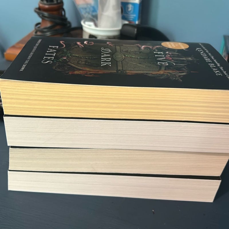4 book bundle Three Dark Crowns