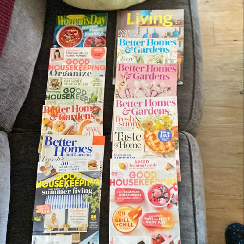 12 Magazines back issues bundle