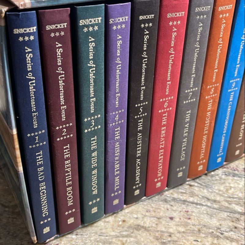 A Series of Unfortunate Events Box: the Complete Wreck (Books 1-13)