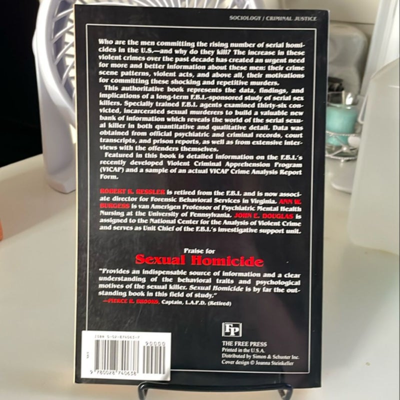 Sexual Homicide: Patterns and Motives- Paperback