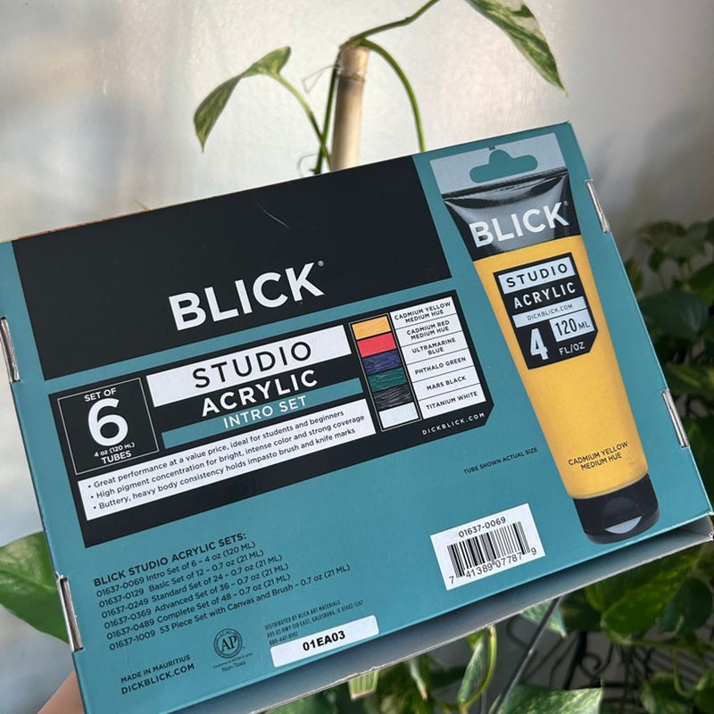 Acrylic paint set by Block Studio, Hardcover