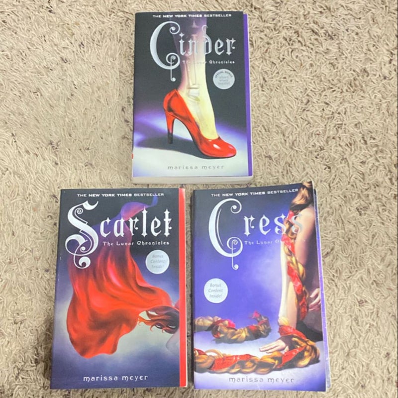 Cinder, Scarlet, Cress, Lunar chronicles lot