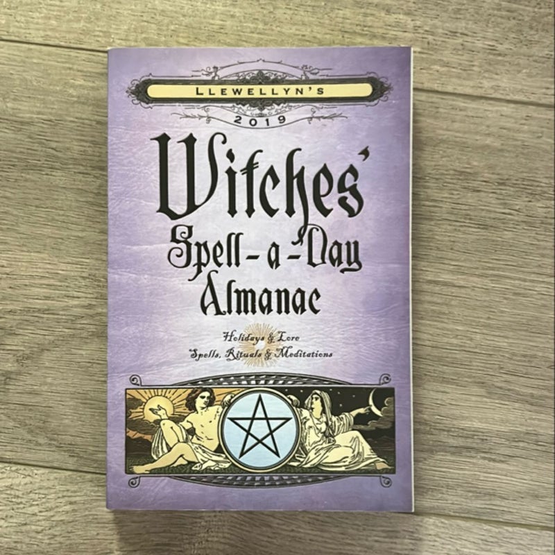 Llewellyn's 2019 Witches' Spell-A-Day Almanac