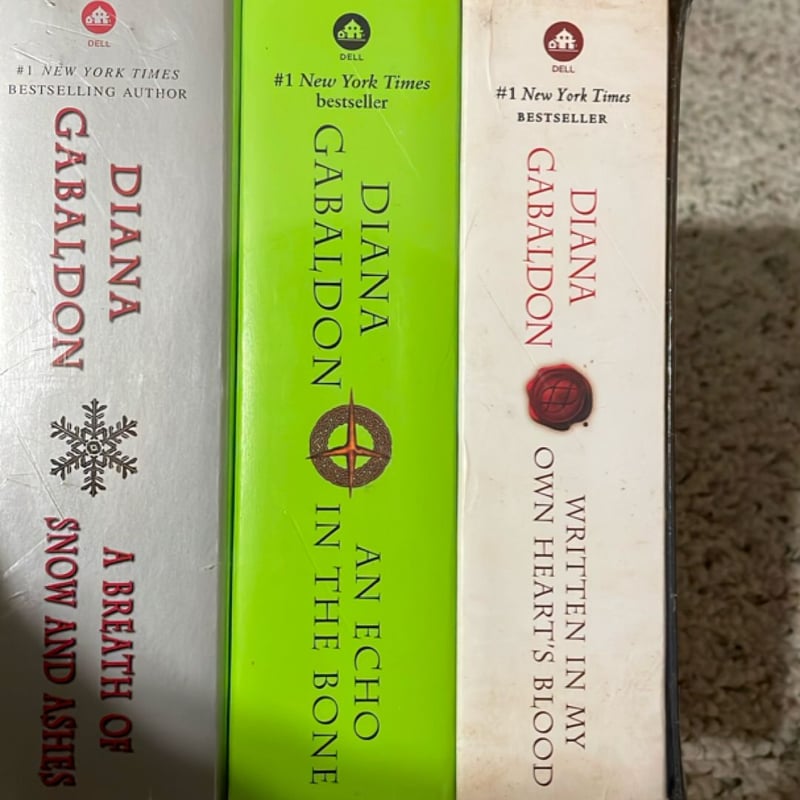 Outlander Volumes 5-8 (4-Book Boxed Set)