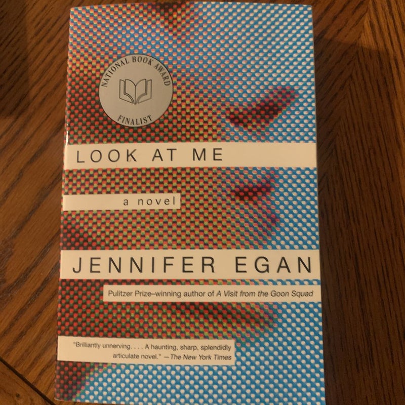 Look at Me: A Novel: Egan, Jennifer: 9780385721356: : Books
