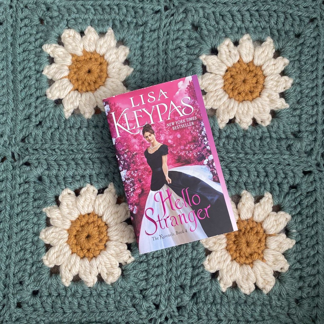 Hello Stranger by Lisa Kleypas, Paperback Pangobooks