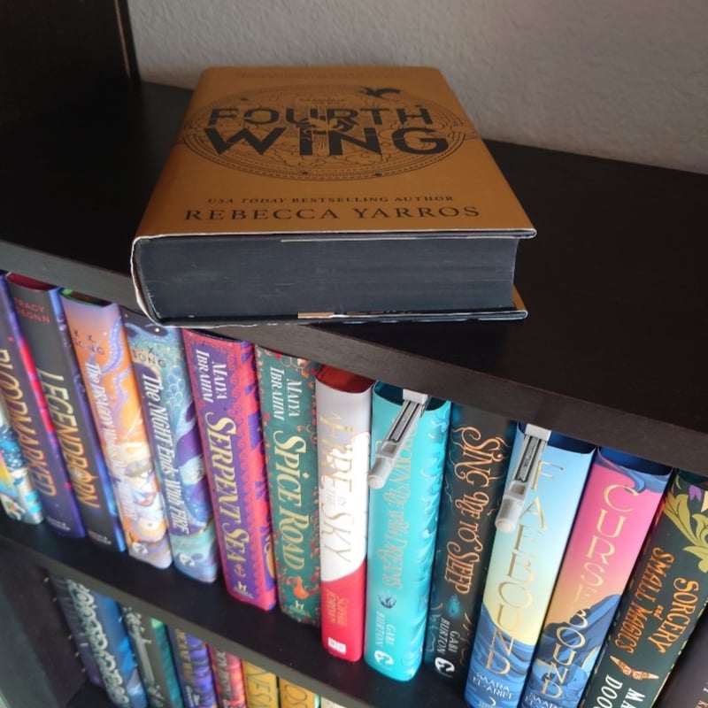 Fourth Wing by Rebecca Yarros, Hardcover | Pangobooks