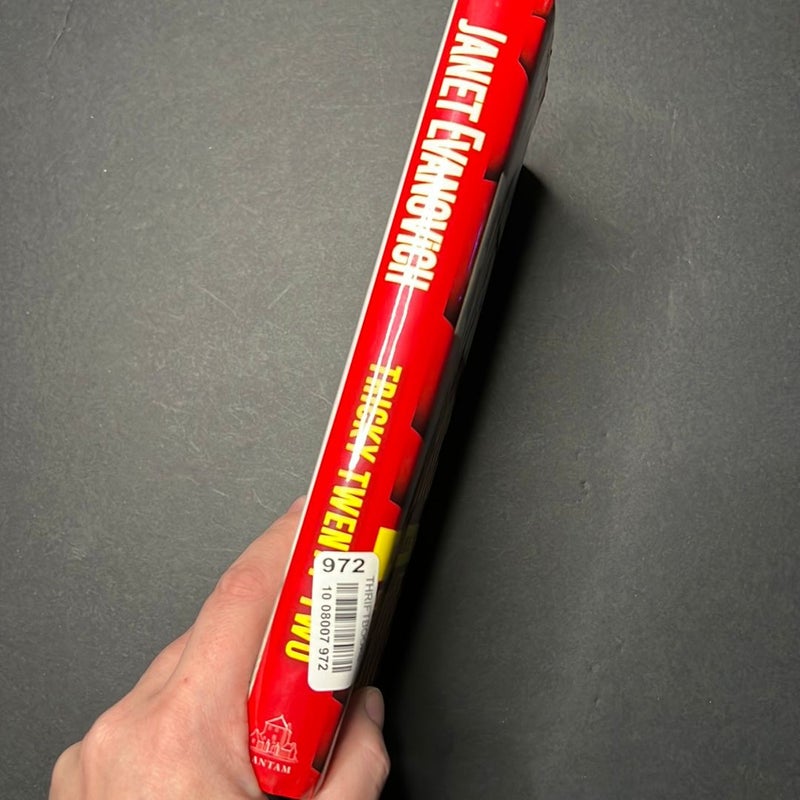 Tricky Twenty-Two by Janet Evanovich, Hardcover | Pangobooks